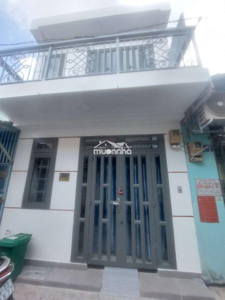 Cho thuê nhà đường phạm hùng c9 dt.4×12 } 1 lầu 3 phòng 2 toilet hẽm6m