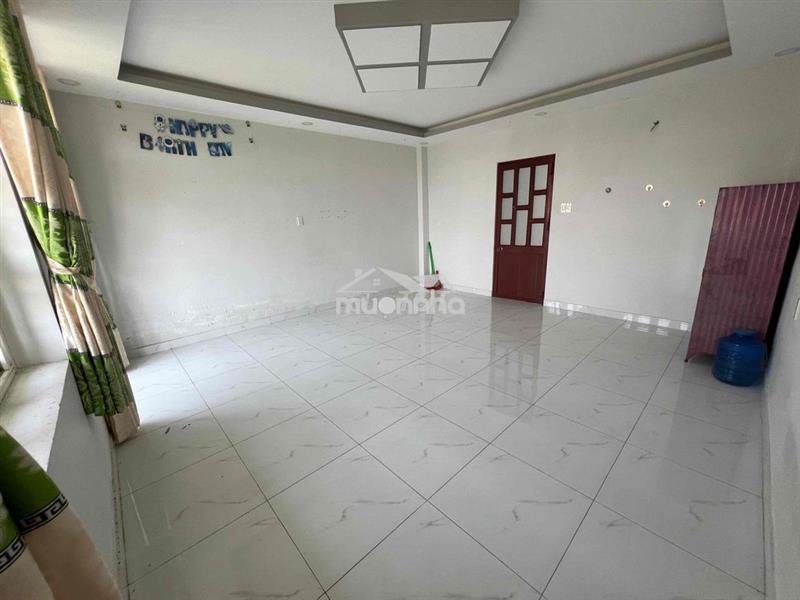 Phòng 35m2 ban công riêng, toilet riêng