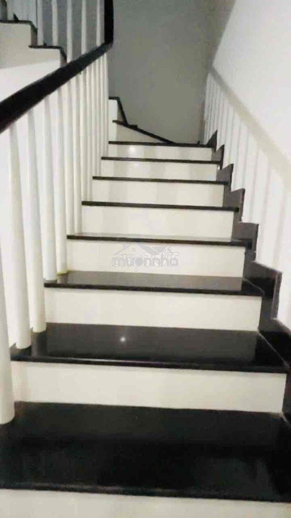 Nhà tl37. gần trường cấp 1..2..3. trệt 2 lầu 3pn 3wc. ban công rộng - 4
