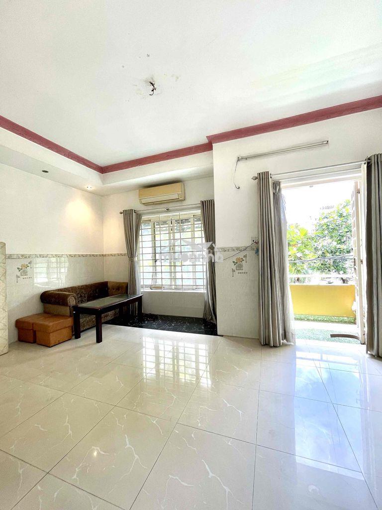 Phòng ngay bến xe quận 8 giá 4tr5 có ban công ở được 6 người - 3