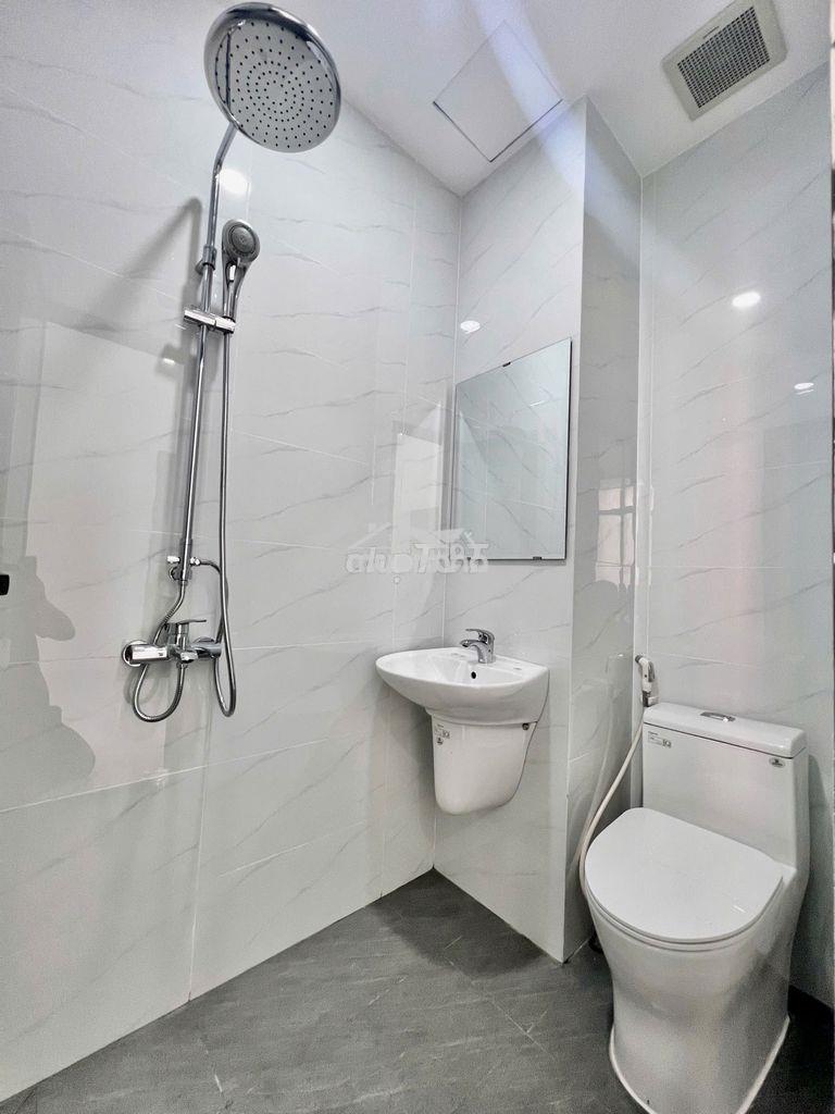 Ban công ngay vòng xoay lê đại hành, gần đh bách khoa, cư xá lữ gia - 3