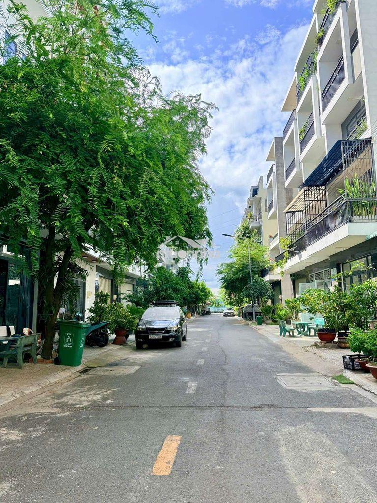 Siêu phẩm 4 tầng đẹp mê có pn master hẻm nhựa 12m ngay ngã tư ga - 2