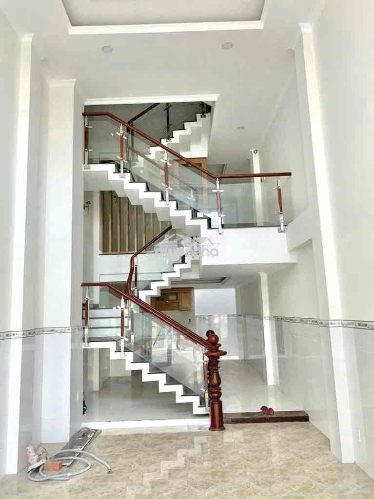 Nhà 5 tầng, 4 phòng ngủ 5wc, đường 18b, bhh a, bình tân