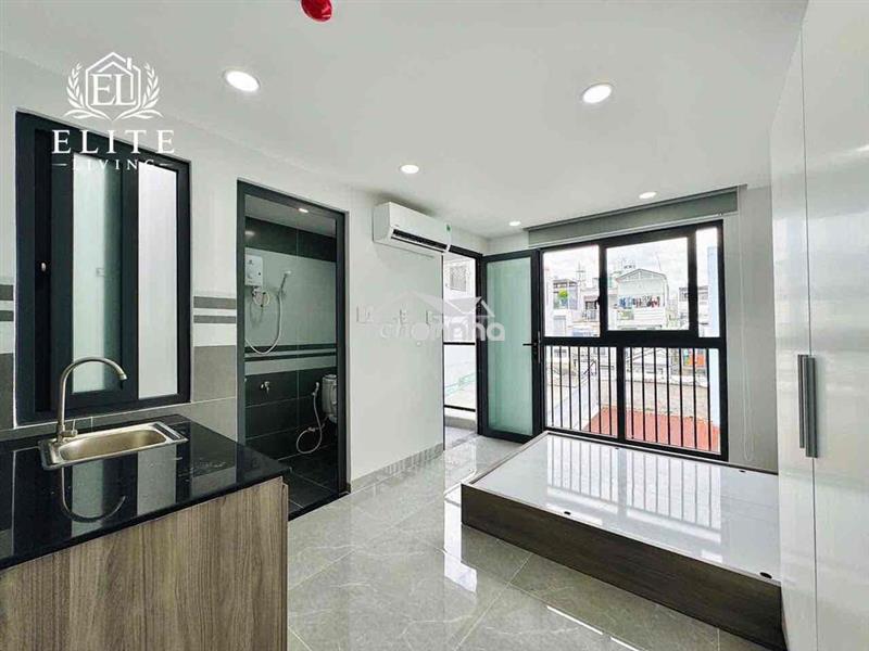 Khai trương phòng ban công cửa sổ gần công viên làng hoa