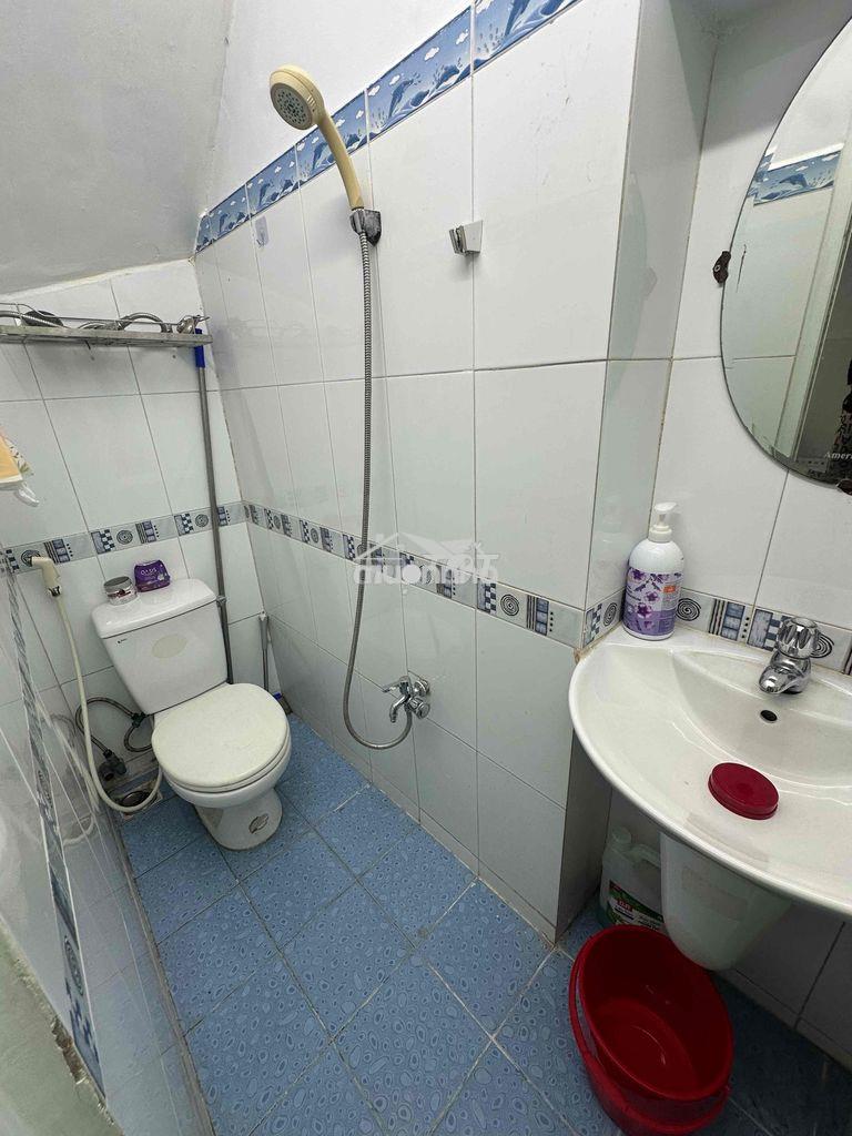 Nc hxh - 3pn - 4wc - pkhach - bếp - sân xe - ngay chợ tân định - 4