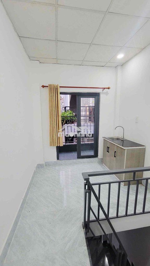 Cho thuê nguyên tầng 1 có ban công như hình