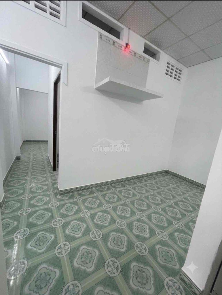 Nhà thuê bà điểm sạch sẽ (4,5x8) 1p ngủ kín .