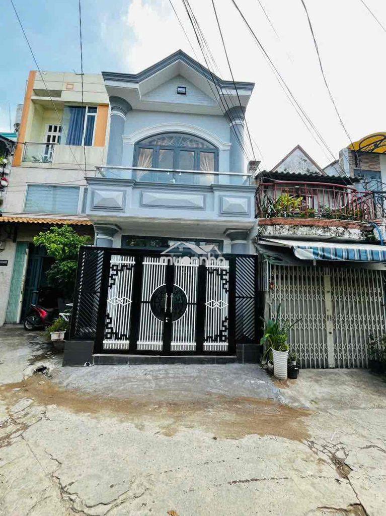 Hẻm xe hơi c2 phạm hùng