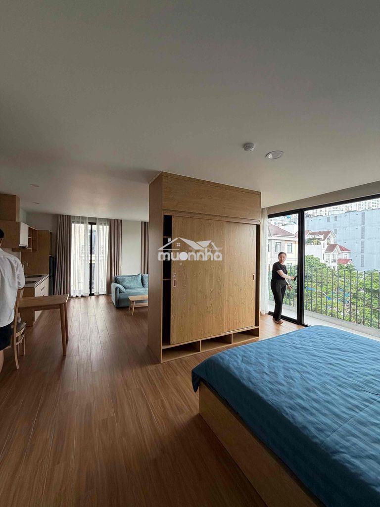 Căn hộ rộng 50m2 ban công to trãi dài ở phố phan đăng lưu gần hoang sa