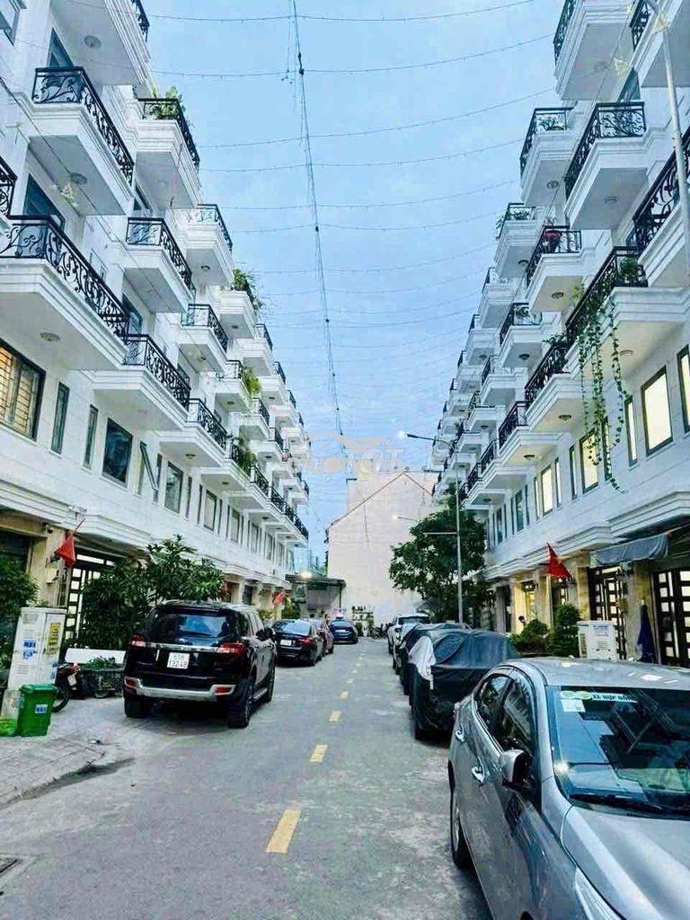 Nhà phố đẹp. trệt lửng 3 lầu 4pn 5wc. gần chợ trường học