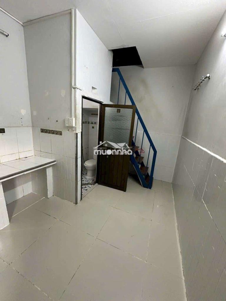 Cho thuê nhà đường phạm hùng c2 dt.3m×5m } 1 lầu 1 phòng 1 toilet. - 2
