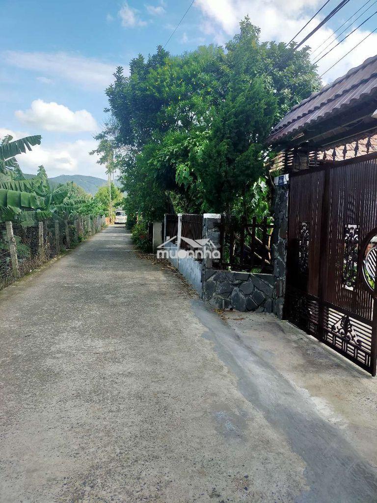 Nhà sân vườn 