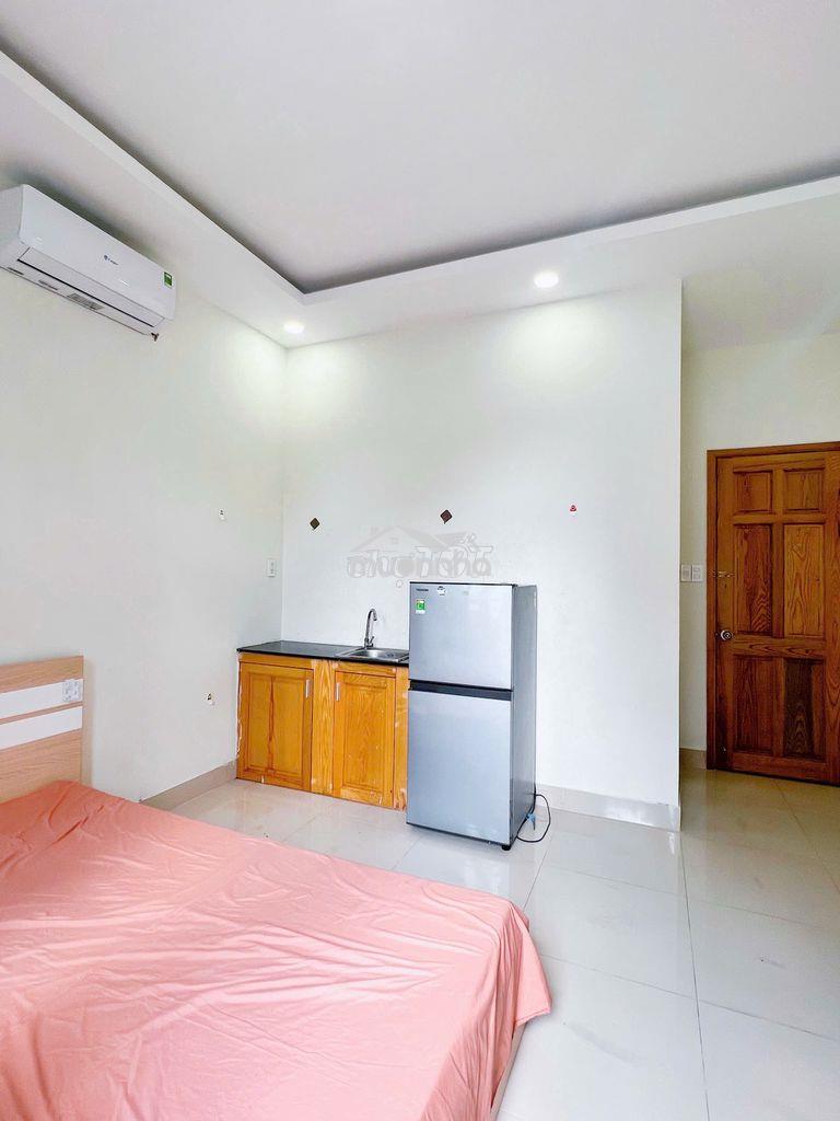 Phòng chdv - sân bay tsn - cửa sổ lớn - ban công riêng - 3