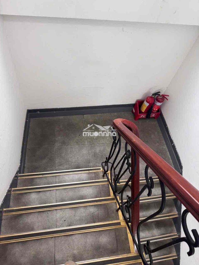 Cho thuê nhà nguyên căn mặt tiền quận 1 - 4