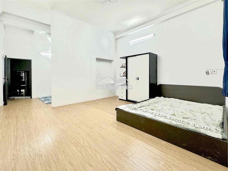 Ban công, tách bếp tên lửa rộng 40m2