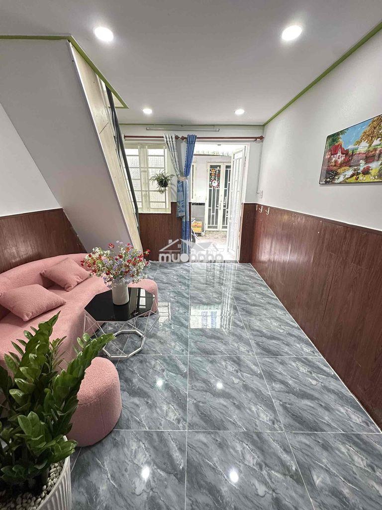 Nhà ngay chợ thạnh xuân . hà huy giáp . 1 lầu 2 pn