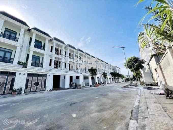 Nhà 1 trệt 2 lầu cách ngã 6 an phú 1,5 km - 2
