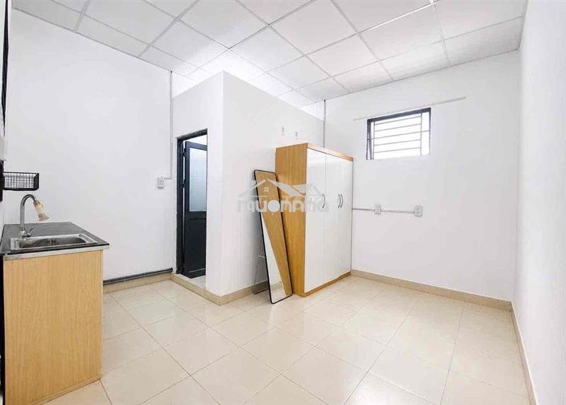 Trống sẵn studio giá rẻ sẵn máy lạnh - cửa sổ trời - gần đh văn hiến.