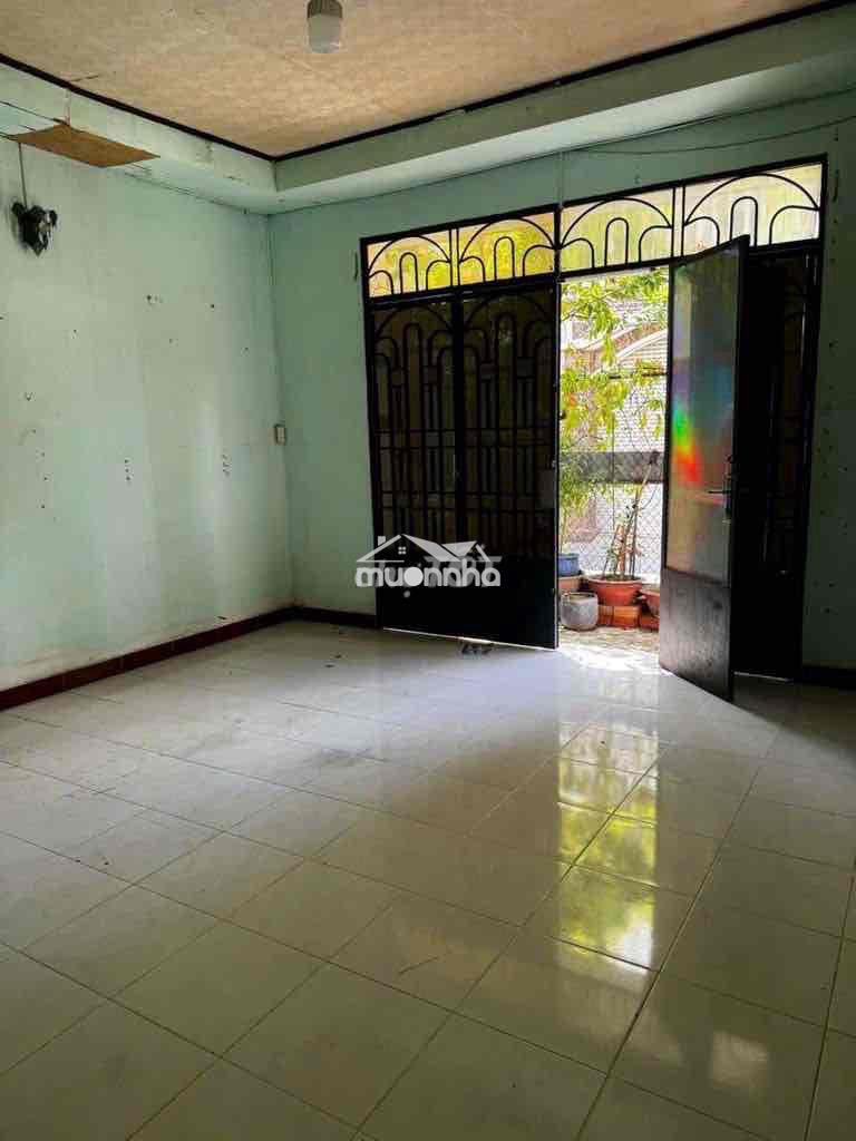 Cho thuê nhà nc hxt phan văn trị , qv 6,5x15m cấp 4 giá chỉ 12tr/thang