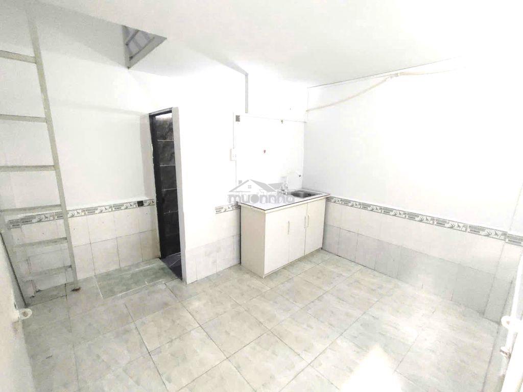 Phòng trệt sẵn máy lạnh dọn vào ở ngay giá chỉ 2tr700 - 3