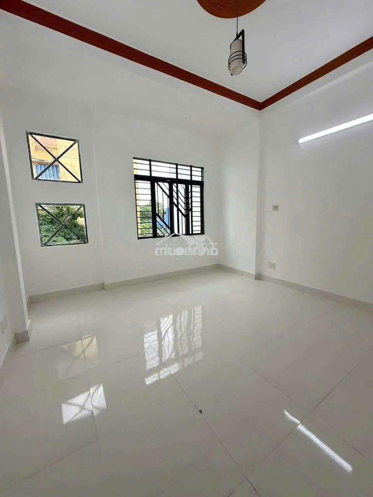 Cho thuê nhà mới hẻm ôtô bùi minh trực p6. dt: 4,2m x 12m. giá 15trieu