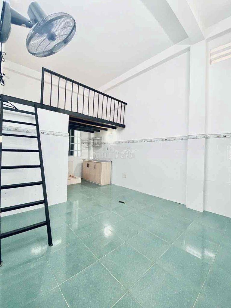 Phòng gác - ngay etown - sẵn máy lạnh / tủ bếp - giá rẻ - 3