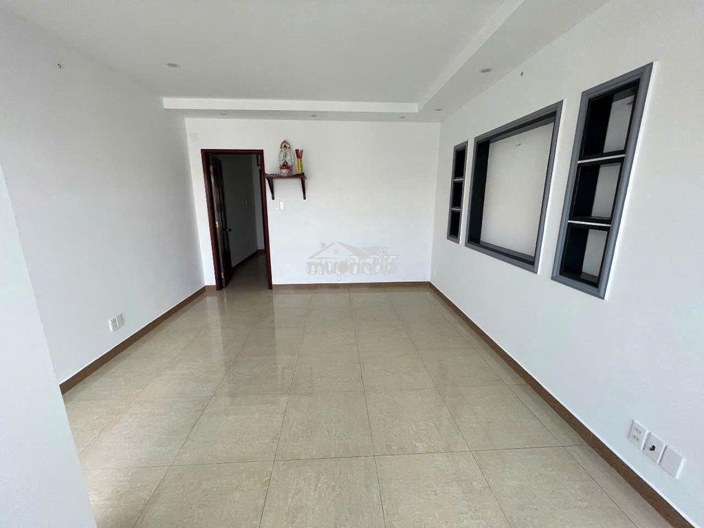 Nhà nguyên căn mặt tiền đường lạc long quân p5 - 2