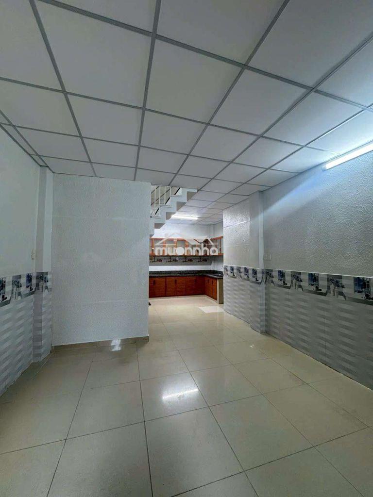 Bán nhà đường âu cơ 34m đất nhà 2 tầng giá rẻ