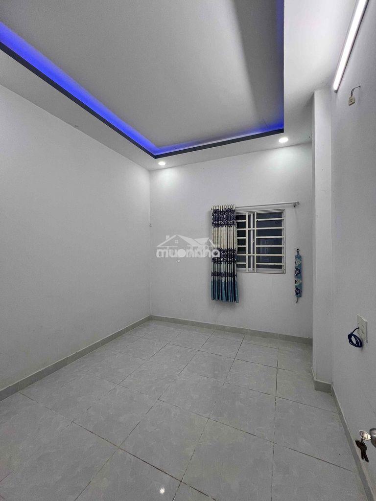 Nhà nguyên căn gần ubnd huyện hẻm ô tô 4pn giá 8tr - 4