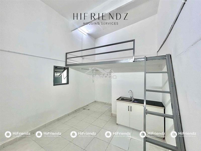 Cho thuê phòng gác cửa sổ trời diện tích rộng gần đh mở và quận 5
