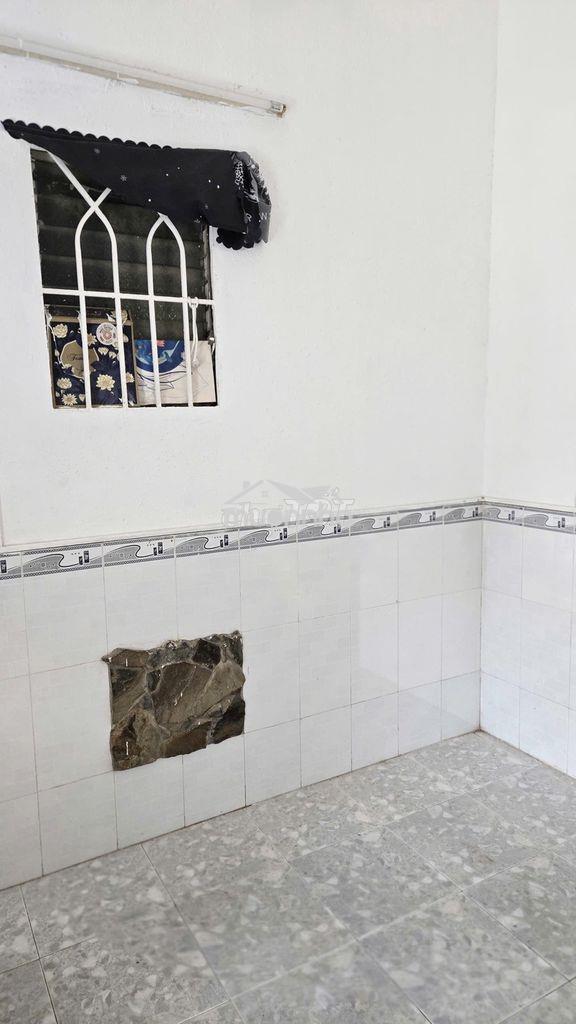 Cho thuê phòng trệt trống suốt bình tân giá rẻ