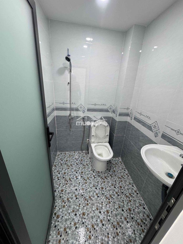 Nhà bán.  bình hưng . dt 4x8 lửng 2 p 2 wc . gần bến xe q8 - 3