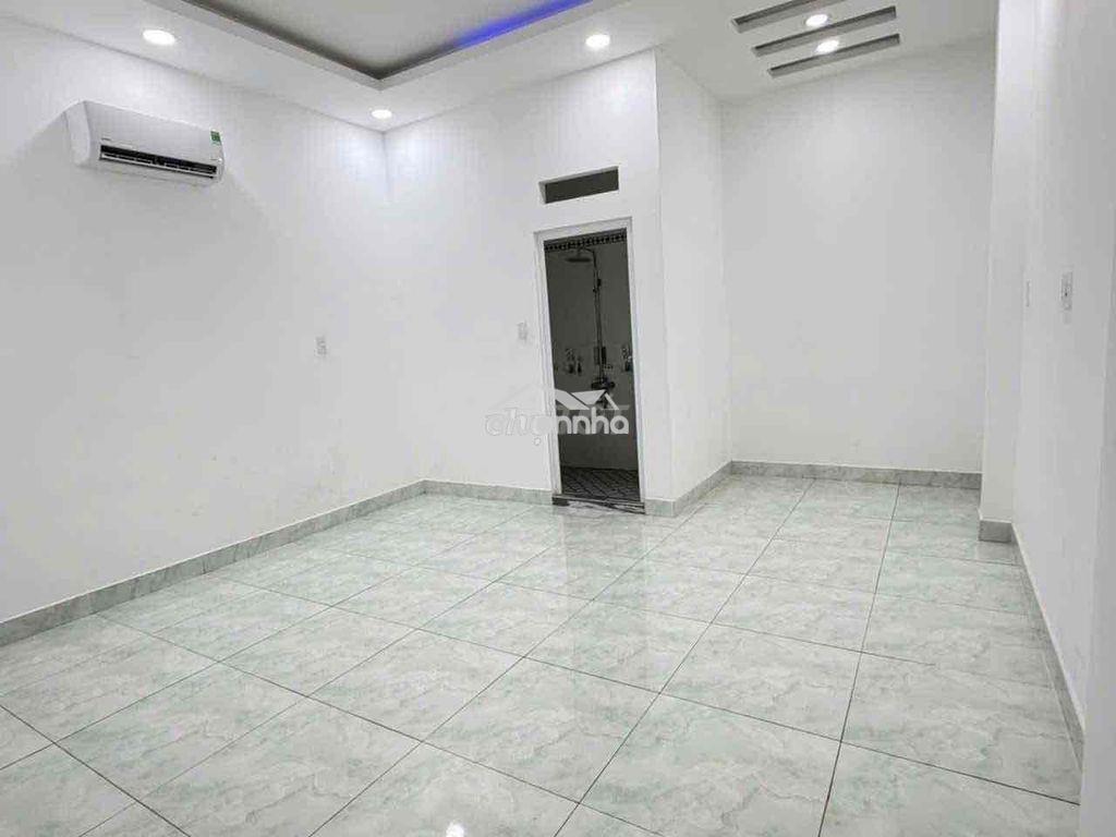 Cho thuê nguyên căn hxh trệt 3 lầu - 4