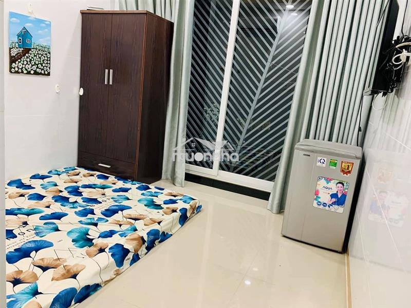 Phòng có ban công, wc riêng bến vân đồn q4, full nội thất