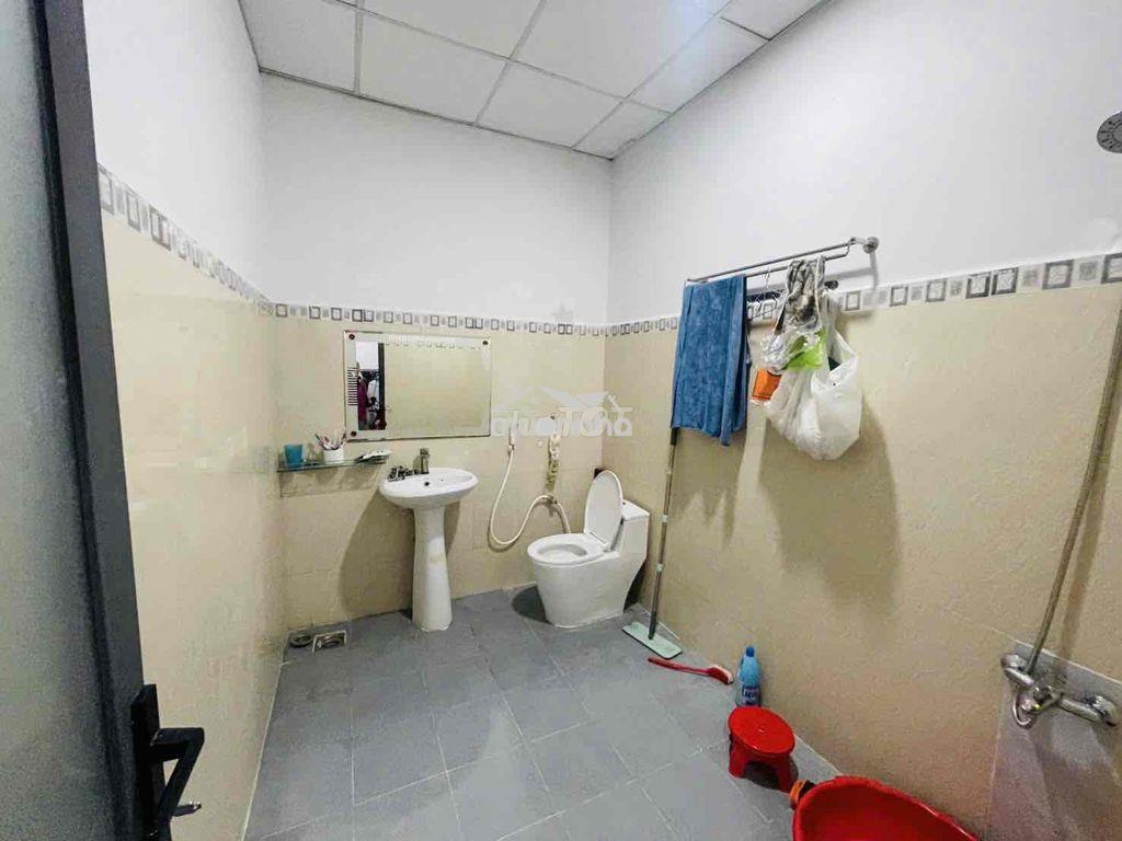 Nhà rộng ( sân xe hơi ) trệt lầu 4pn 2wc. có nội thất - 3