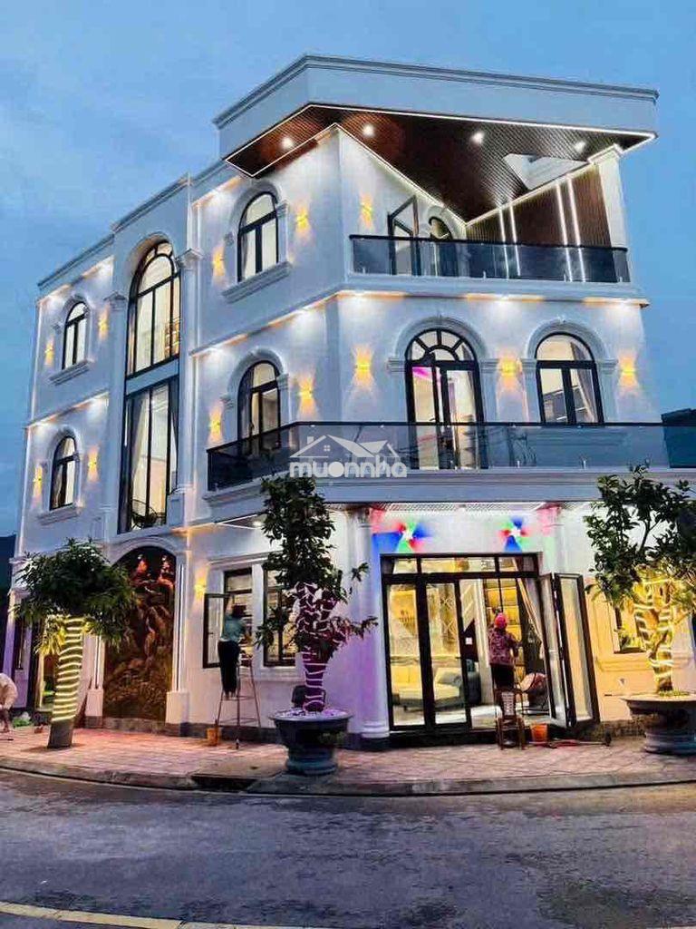 Nhà phố hoàn công nội thất siêu hiện đại