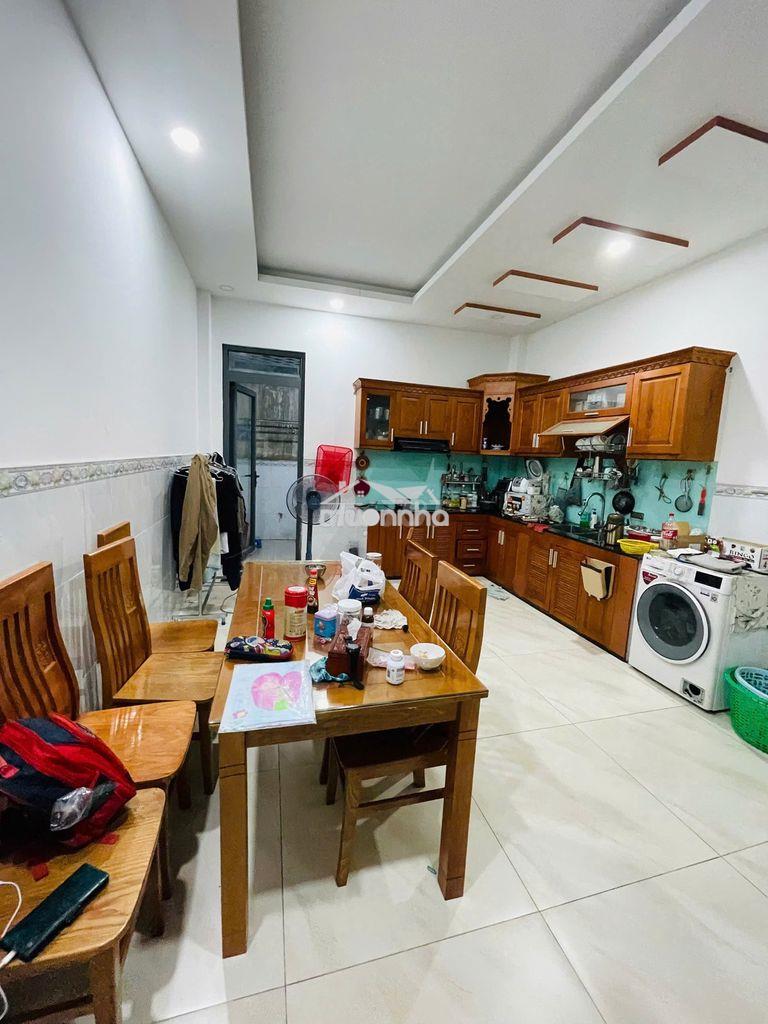 Bán nhà  3 tầng sát mặt tiền đường số 8 linh đông, đường 5m - 3