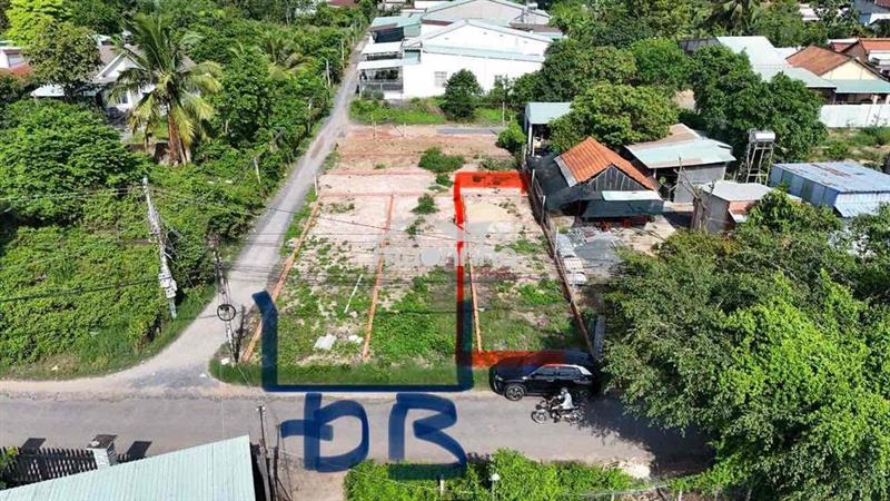 Còn lô 100m2 thổ cư mặt tiền đường nhựa hoà hưng 1 shr 700tr