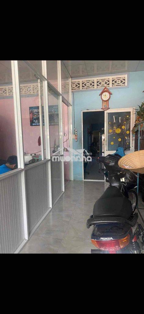 Bán nhà ngay mặt tiền chợ đức hoà - 2