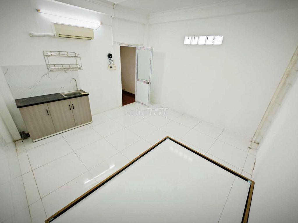 Cho thuê p 300 âu dương lân toilette chung với 1 phòng  - 4