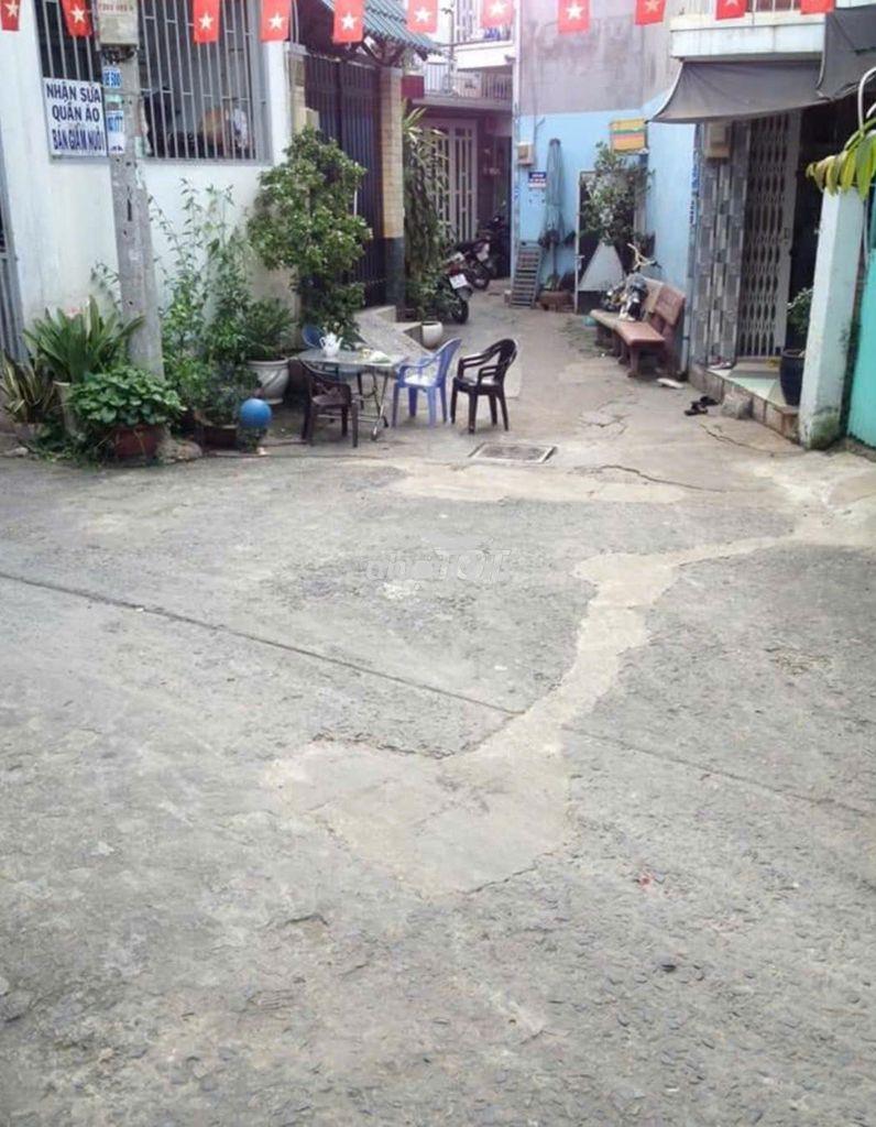 Bán nhà nhỏ quận 6 , hẽm xe hơi tới nhà,  sổ hồng riêng ko qui hoạch 
