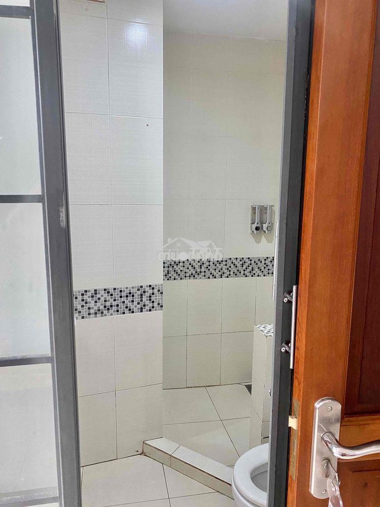 Phòng tron khép kín đầy đủ nội thất - 3