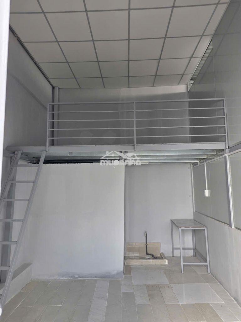 Cho thuê căn nhà nhỏ 1 căn trệt + lầu, 1 căn có gác  lý chiêu hoàng - 2