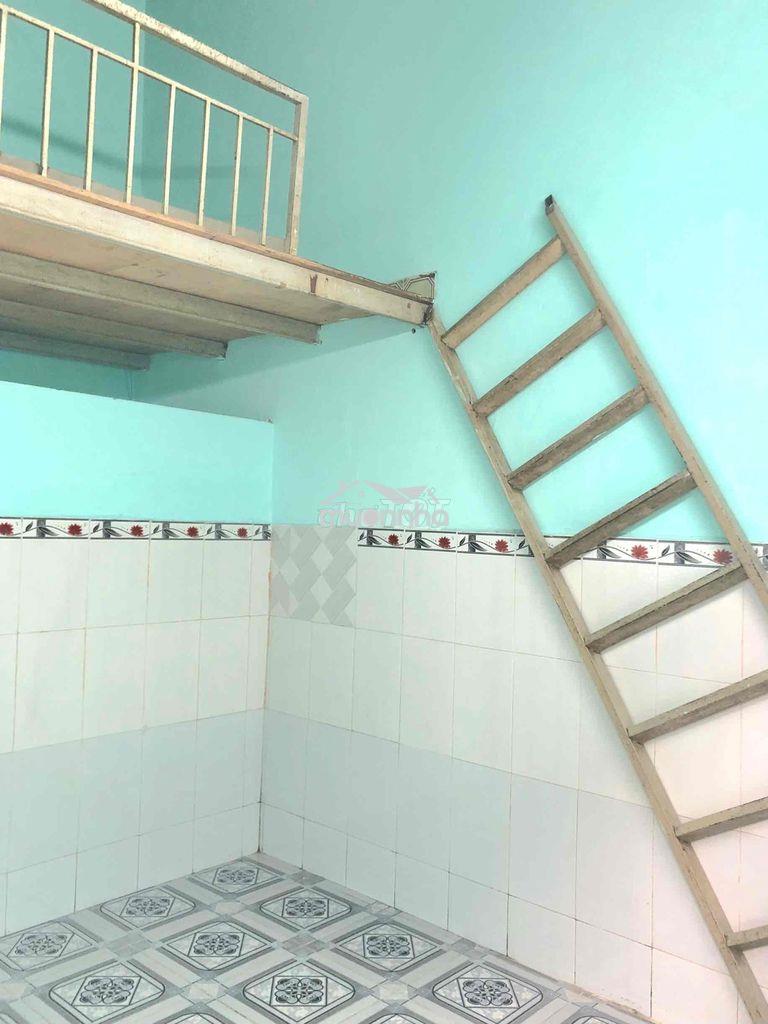 Cho thuê phòng trọ có gác 12m2 đường hậu lân 2 - 2