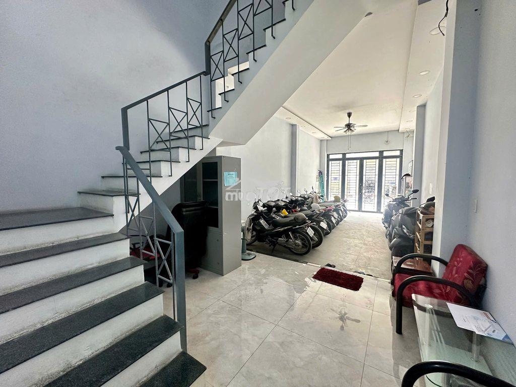 Cho thuê văn phòng rộng 36m2, mặt tiền đường bàu cát 6 - 4