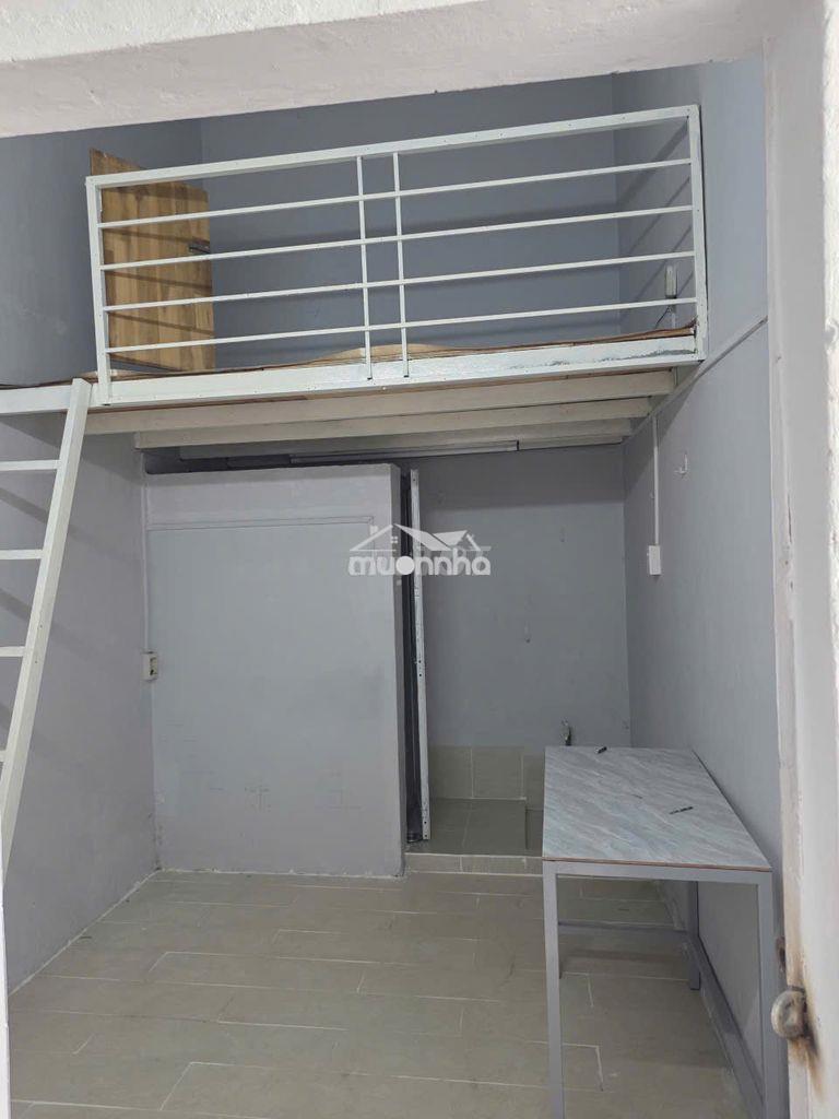 Cho thuê căn nhà nhỏ 1 căn trệt + lầu, 1 căn có gác  lý chiêu hoàng - 4