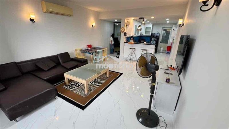 Cần cho thuê căn hộ hùng vương plaza p12. q5