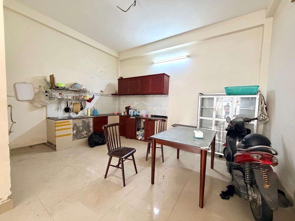 Ngay chợ hoàng hoa thám-ngang 5m-sổ a4, ko lg - ko qh - chỉ 6đ - 2