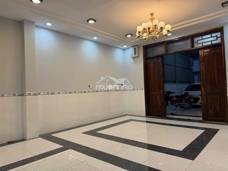 Nhà 1tr 1 lầu sân để được 2 xe hơi