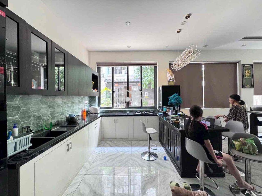 Bán nhà góc 2 mặt tiền có thang máy thủ đức - 4